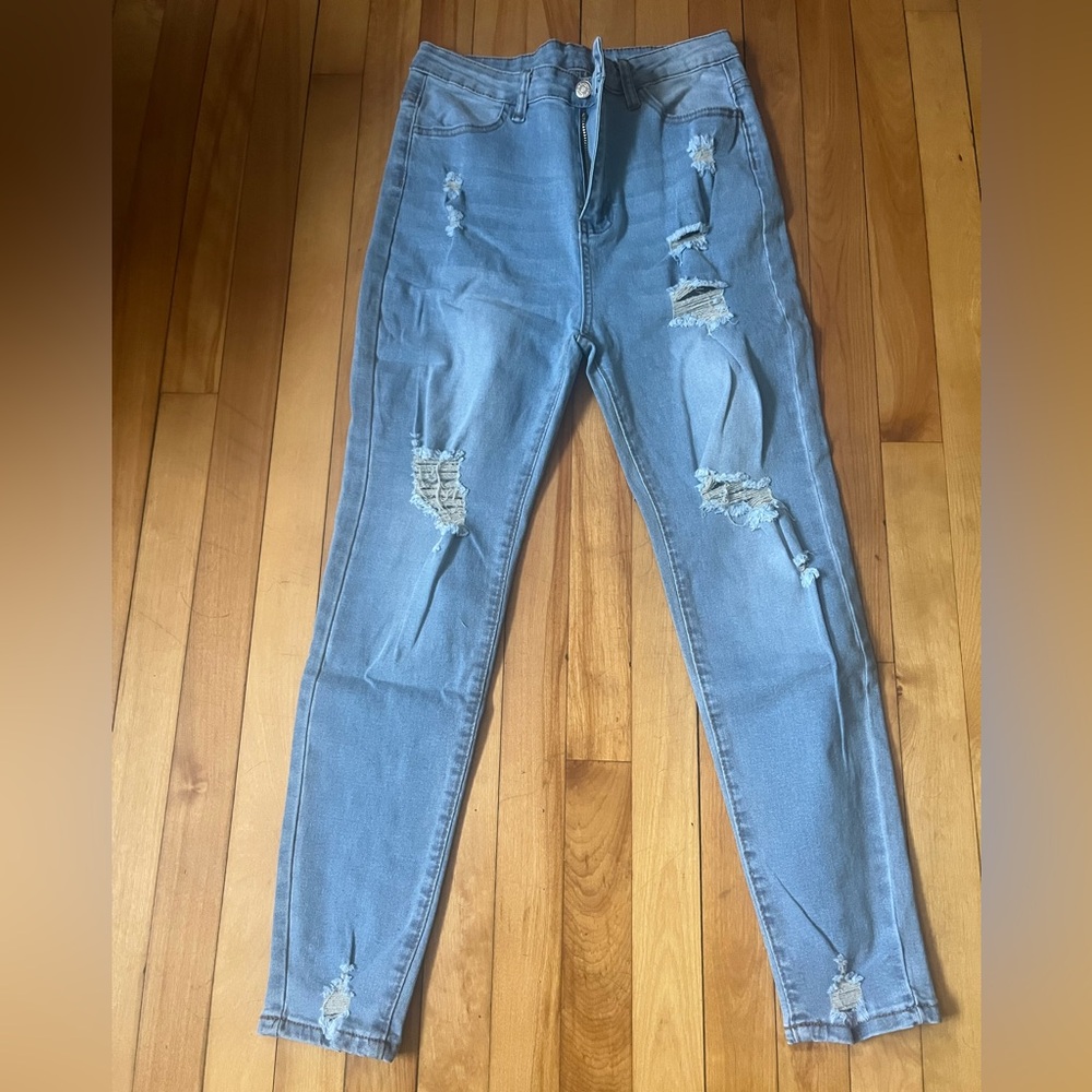 🌸3/$15🌸 Women's Distressed Blue Jeans